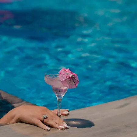 The One Boutique فندق Mucaj