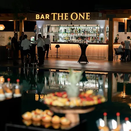 The One Boutique فندق Mucaj